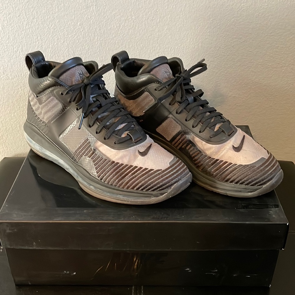 Size 9 Men’s Nike Lebron X JE Icon QS ‘John Elliott’ Black